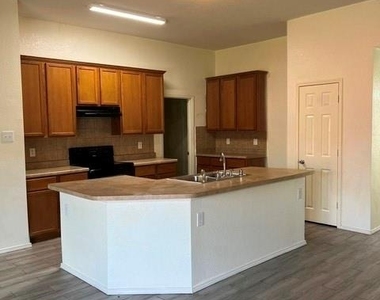 12513 Viewpoint Lane - Photo Thumbnail 3