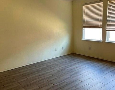 12513 Viewpoint Lane - Photo Thumbnail 5