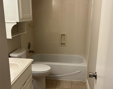 1905 Nest Place - Photo Thumbnail 16