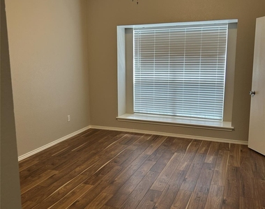 1905 Nest Place - Photo Thumbnail 5