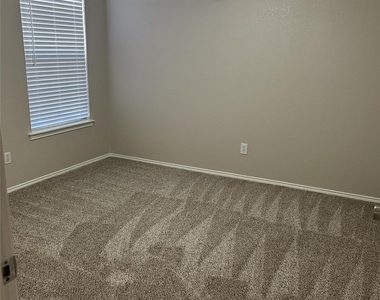 1905 Nest Place - Photo Thumbnail 14