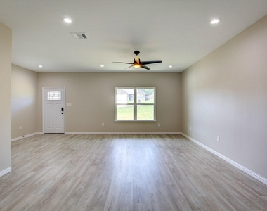 5116 Bonnell Avenue - Photo Thumbnail 4