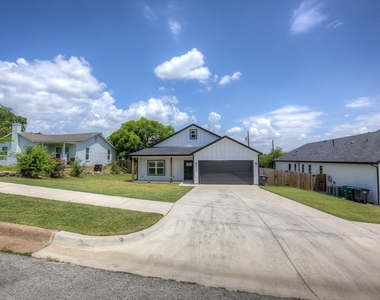 5116 Bonnell Avenue - Photo Thumbnail 2