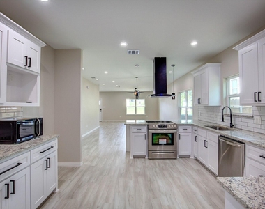 5116 Bonnell Avenue - Photo Thumbnail 15