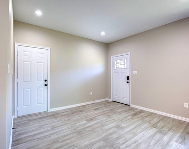 5116 Bonnell Avenue - Photo Thumbnail 3