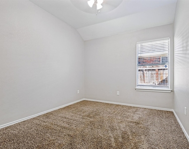 517 Saddlebrook Drive - Photo Thumbnail 15