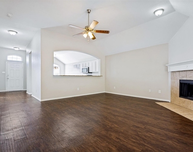 517 Saddlebrook Drive - Photo Thumbnail 5