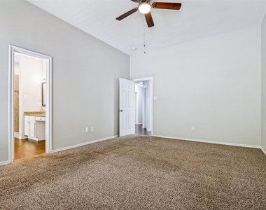 517 Saddlebrook Drive - Photo Thumbnail 18