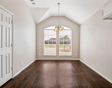 517 Saddlebrook Drive - Photo Thumbnail 12