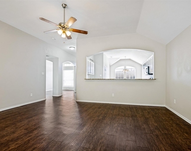 517 Saddlebrook Drive - Photo Thumbnail 6