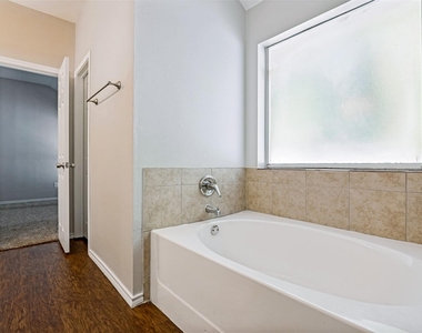 517 Saddlebrook Drive - Photo Thumbnail 20