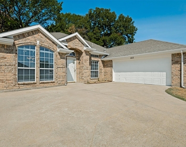 517 Saddlebrook Drive - Photo Thumbnail 2