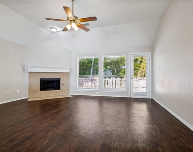 517 Saddlebrook Drive - Photo Thumbnail 3