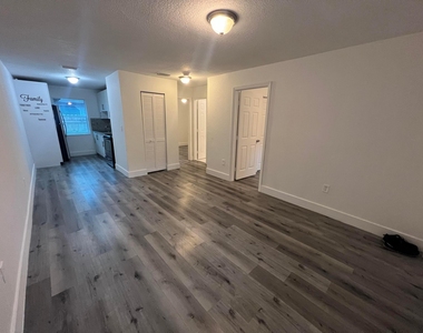 242 Nw 14th Street - Photo Thumbnail 1