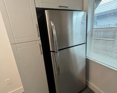 242 Nw 14th Street - Photo Thumbnail 6