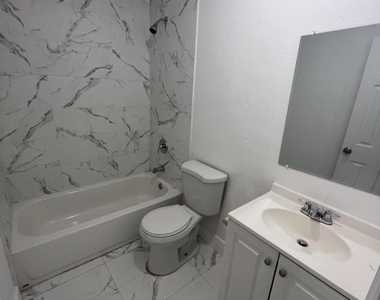 242 Nw 14th Street - Photo Thumbnail 13