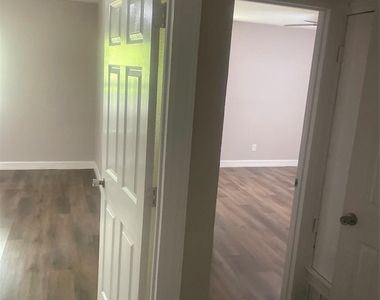 904 Spring Valley Plaza - Photo Thumbnail 10