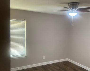 904 Spring Valley Plaza - Photo Thumbnail 7