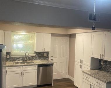 904 Spring Valley Plaza - Photo Thumbnail 3