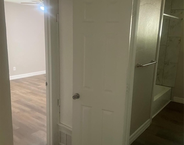 904 Spring Valley Plaza - Photo Thumbnail 8
