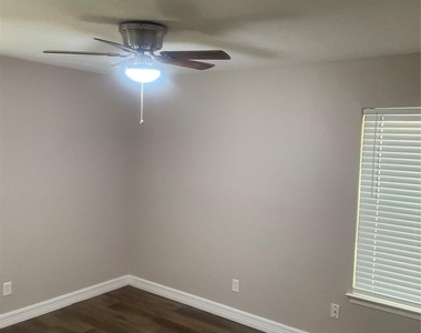 904 Spring Valley Plaza - Photo Thumbnail 9