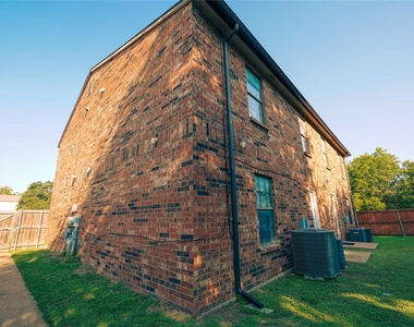 104 N Heights Drive - Photo Thumbnail 19