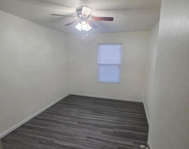 104 N Heights Drive - Photo Thumbnail 9