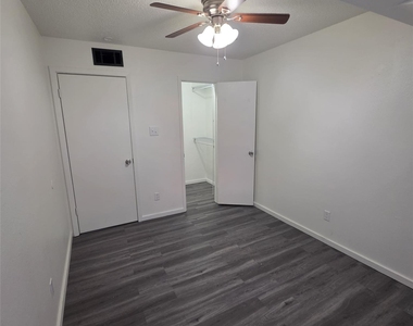 104 N Heights Drive - Photo Thumbnail 11