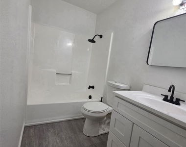 104 N Heights Drive - Photo Thumbnail 13