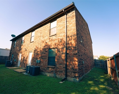 104 N Heights Drive - Photo Thumbnail 17