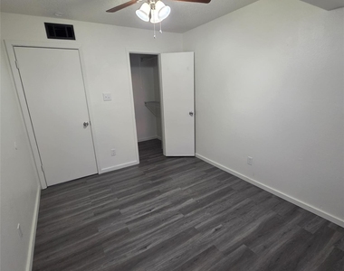 104 N Heights Drive - Photo Thumbnail 7