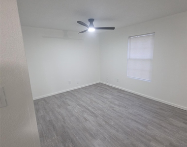104 N Heights Drive - Photo Thumbnail 8