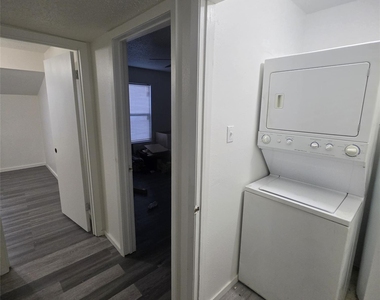 104 N Heights Drive - Photo Thumbnail 16