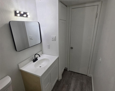 104 N Heights Drive - Photo Thumbnail 14