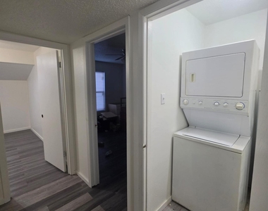 104 N Heights Drive - Photo Thumbnail 15