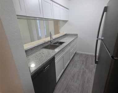 104 N Heights Drive - Photo Thumbnail 4