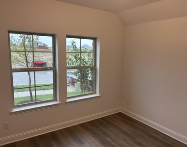2417 Blackwell Street - Photo Thumbnail 8
