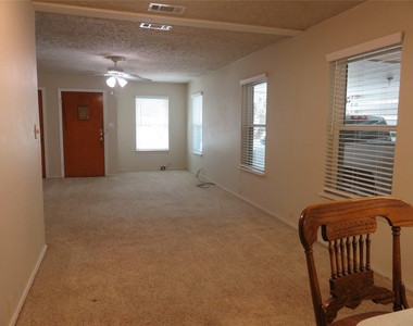 725 W Bullock Street - Photo Thumbnail 8