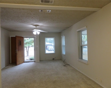 725 W Bullock Street - Photo Thumbnail 4