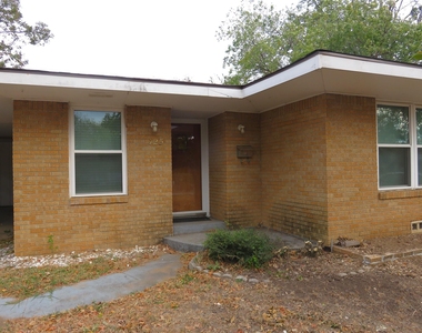 725 W Bullock Street - Photo Thumbnail 1