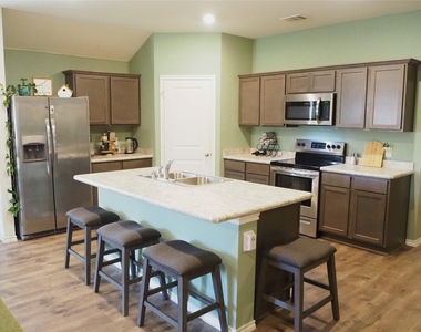 401 Wilson Way - Photo Thumbnail 6
