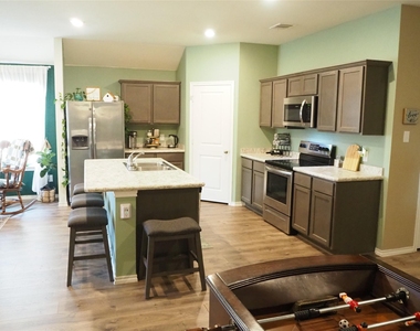 401 Wilson Way - Photo Thumbnail 12