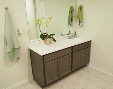 401 Wilson Way - Photo Thumbnail 17