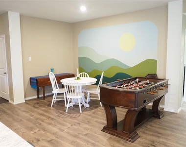 401 Wilson Way - Photo Thumbnail 11