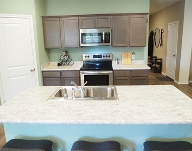 401 Wilson Way - Photo Thumbnail 7