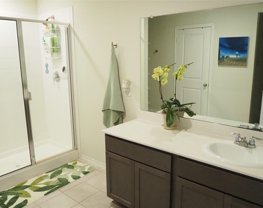 401 Wilson Way - Photo Thumbnail 16