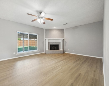 753 Summerfield Drive - Photo Thumbnail 8