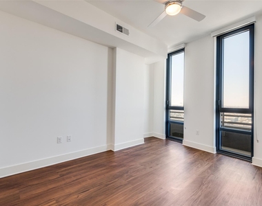 3611 Congress Avenue - Photo Thumbnail 14