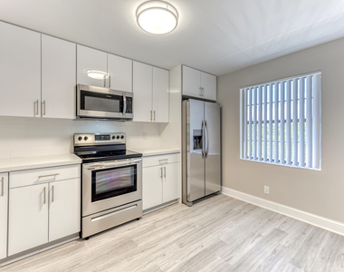 230 Se 10th Street - Photo Thumbnail 10