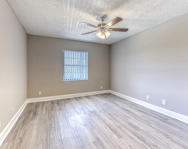 230 Se 10th Street - Photo Thumbnail 17